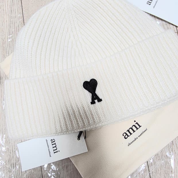 아미 울비니 화이트