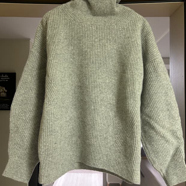 퍼스트플로어 오버핏 롤넥 (상태 최상)