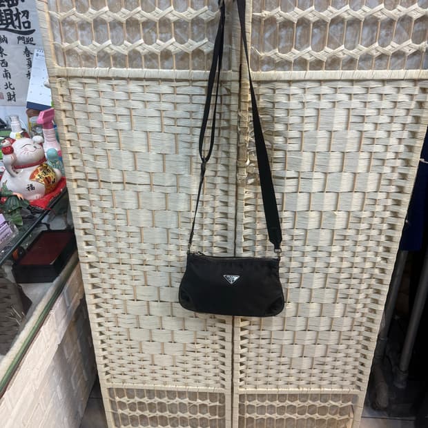 정품 프라다 나일론 크로스백 팝니다