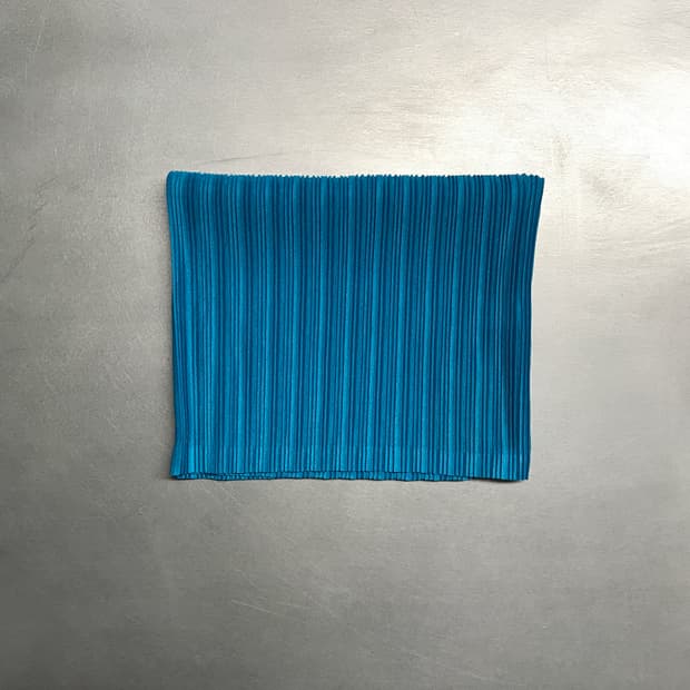 이세이 미야케 플리츠 플리즈 넥워머 코발트블루