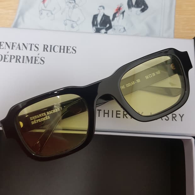 enfants riches deprimes erd balenciaga