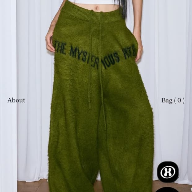 The Mysrerious Hotel 니트 팬츠