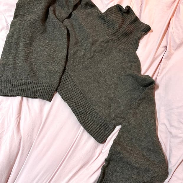 크롭 터틀넥 니트