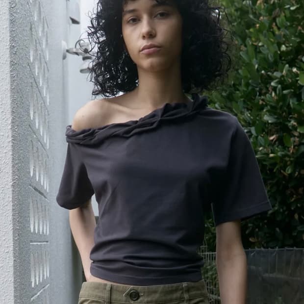 Kijun 기준 Twist One-Shoulder Top Charcoal