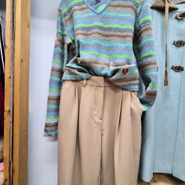 오일릴리 브이넥니트. 자라 핀턱슬랙스