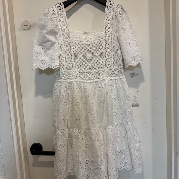 by flow 바이플로우 레이스 펀칭 원피스