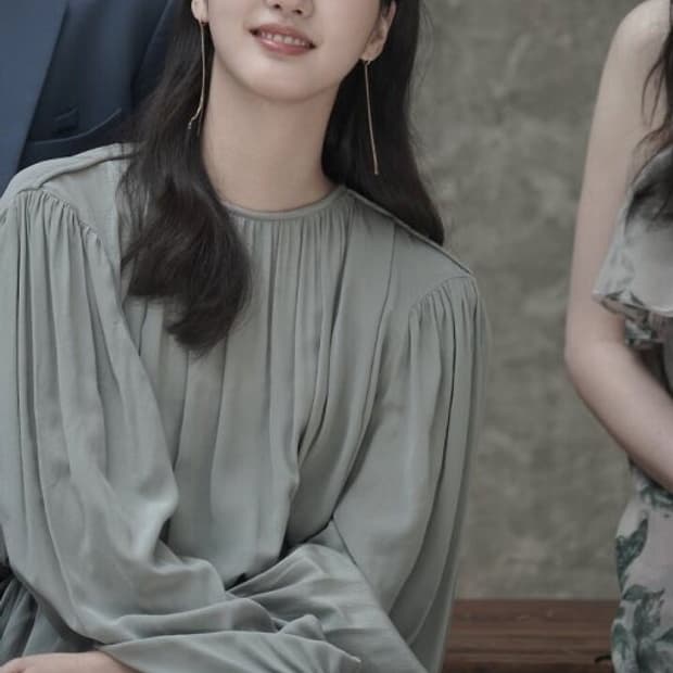 르메르 김고은 착용 pleated silk-georgette dress