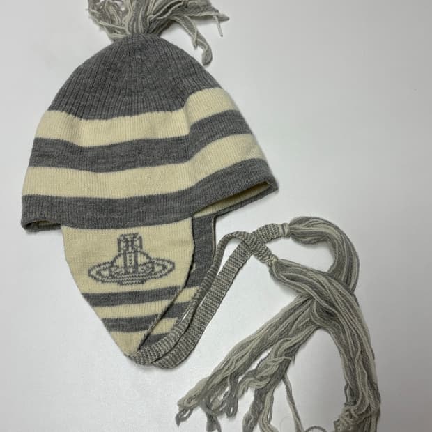 (새상품) 비비안웨스트우드 이어플랩 비니 그레이