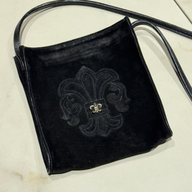 크롬하츠 스웨이드 플레어 참 크로스백