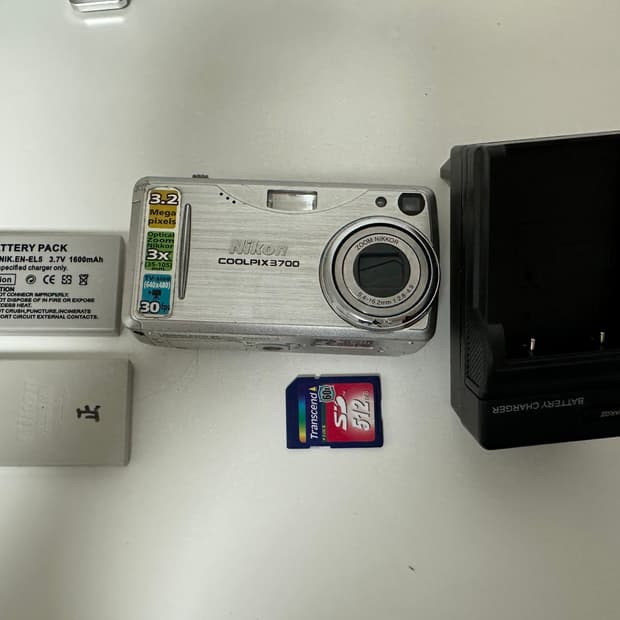 니콘 쿨픽스 3700
