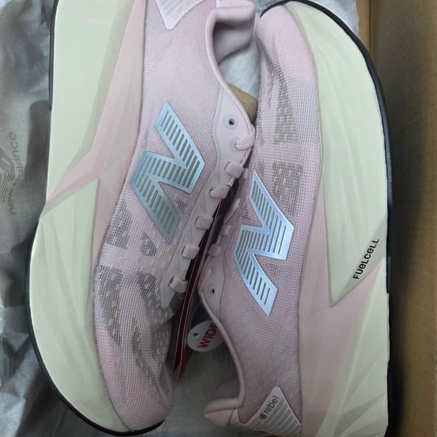 뉴발란스 레벨5 핑크 235