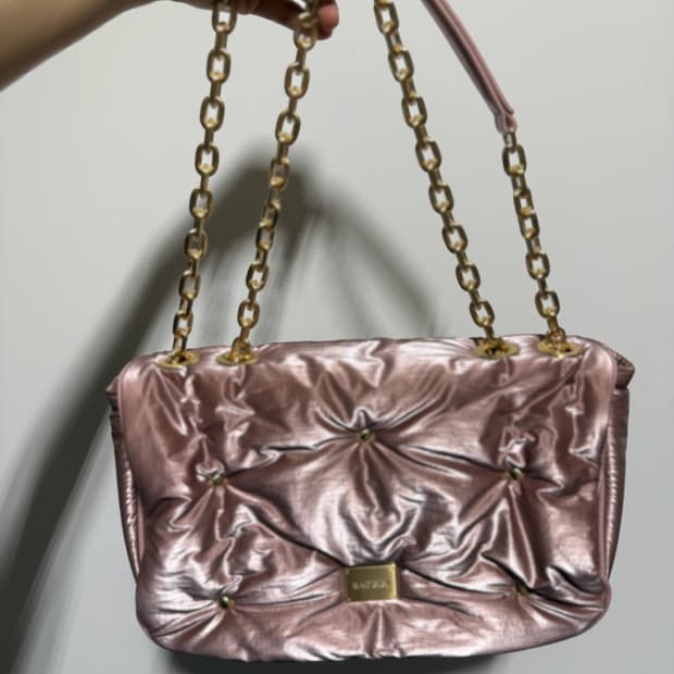 배드지지 체인 쿠션백 핑크