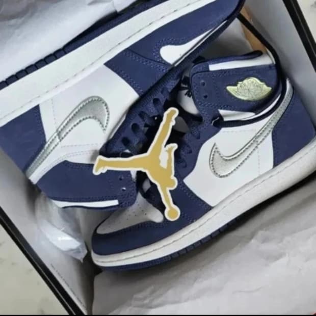 나이키 에어 조던 1 하이 미드나잇 네이비 230