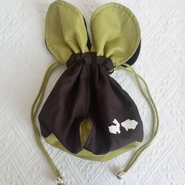 토끼 형태의 브라운 멀티 파우치