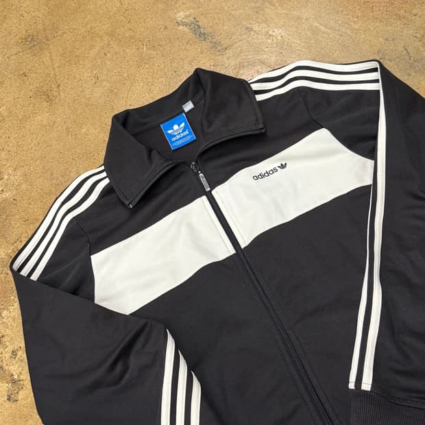 아디다스 검흰 져지 트랙탑 110