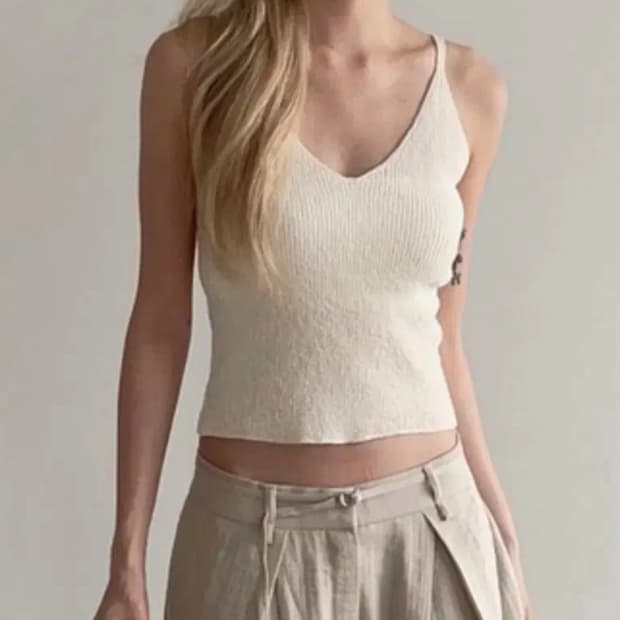 아델리오 cool v-neck knit sleeveless
