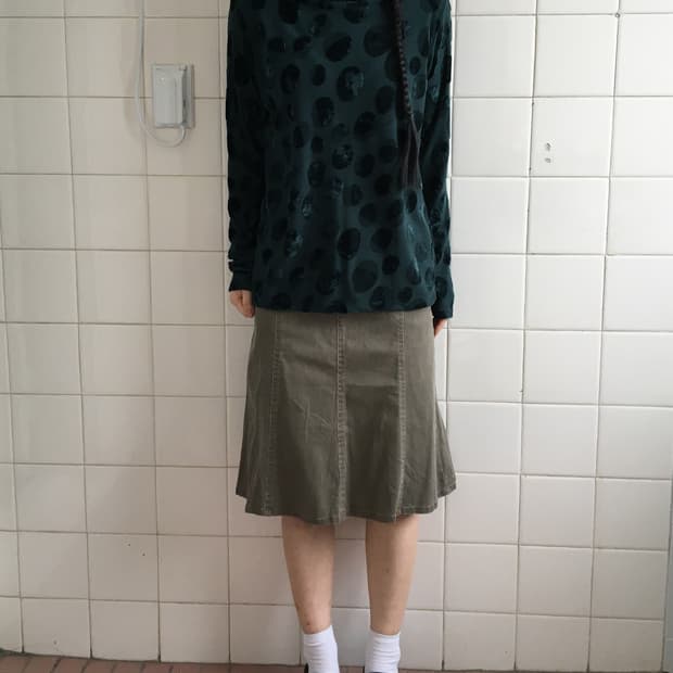 Dot pattern high neck sleeve