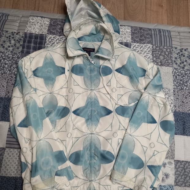 루이비통 바람막이  M(실용105)