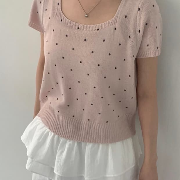핑크 도트 스퀘어넥 반팔 니트