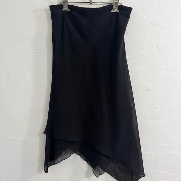 contrast layered skirt