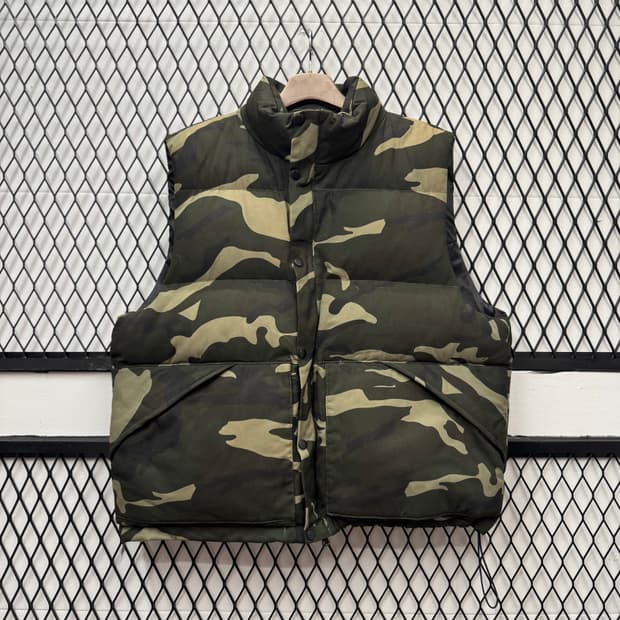 VTG 패딩 베스트 우드랜드 카모 패턴 디테일 하이넥 그린