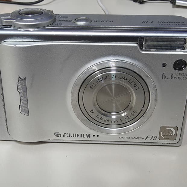 후지 파인픽스 F10 빈티지 디지털카메라