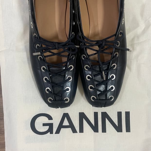 GANNI 가니 블랙 플랫 슈즈