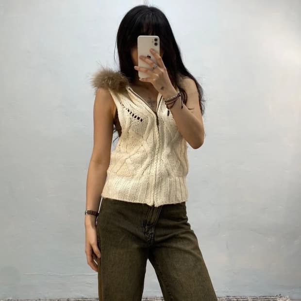 [8424] ivory cable fur trim sweater vest