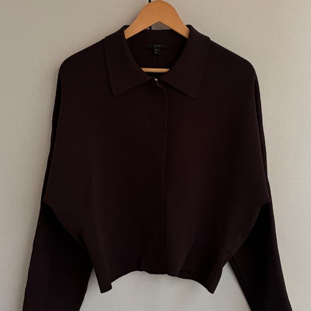 코스 니티드 크롭 자켓 