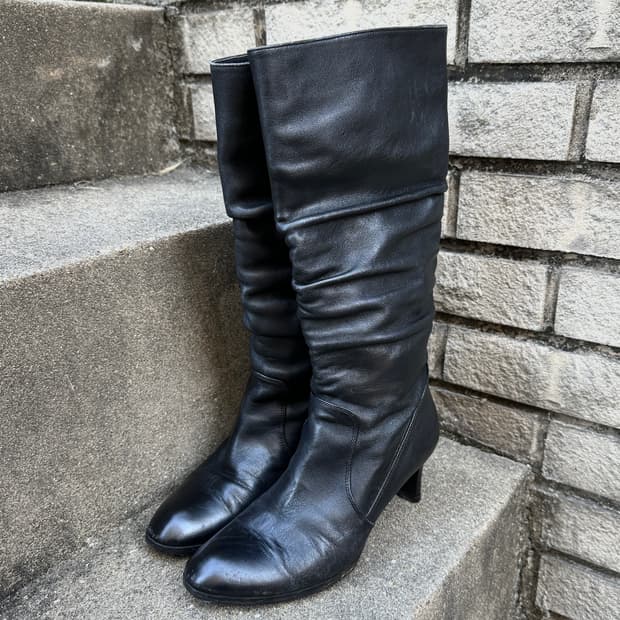Black shirring mid heel leather boots