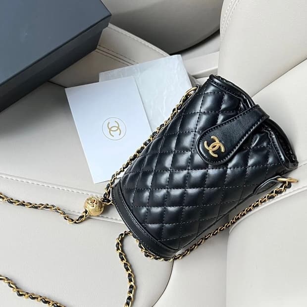 샤넬 뷰티 골드볼 체인 크로스백