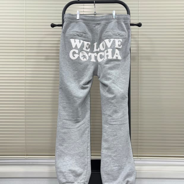 WE LOVE GOTCHA 스웻 팬츠
