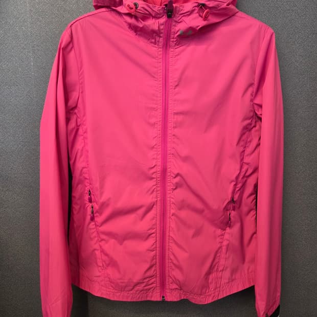 언더아머 바람막이집업