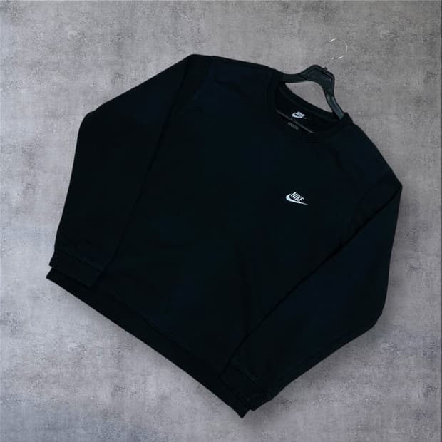 나이키 퓨추라 스몰 로고 블랙 맨투맨