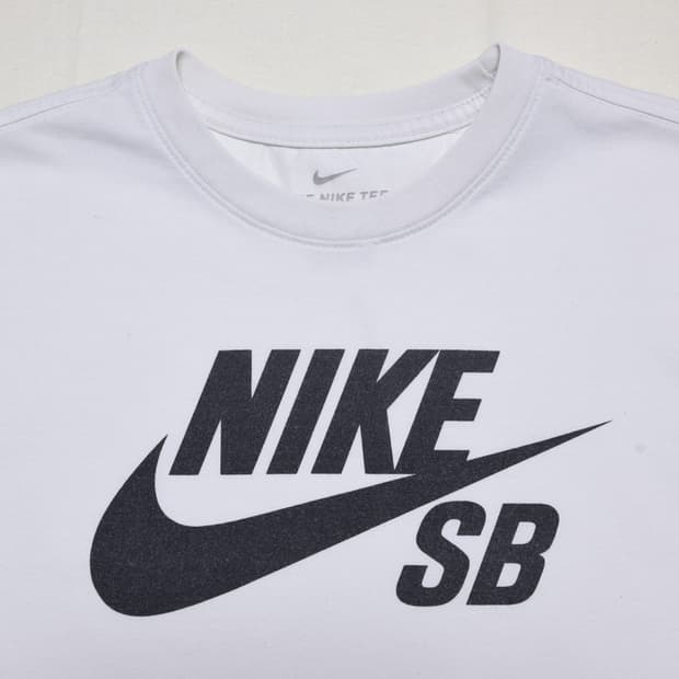 나이키 SB 블랙 로고 프린팅 반팔 티셔츠 화이트 90(S)