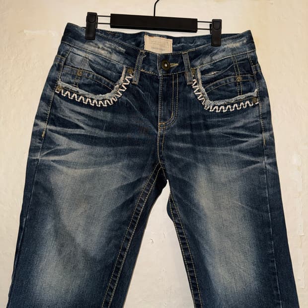 “LOLITA JEANS”