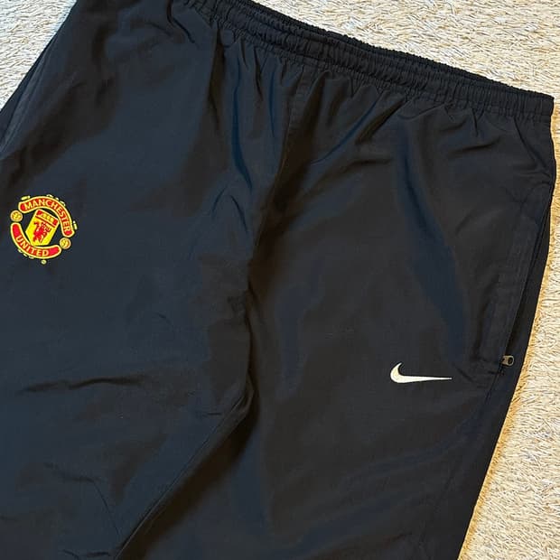 대장급) 00's 나이키 맨유 올드스쿨 스우시 나일론 트랙팬츠 블랙