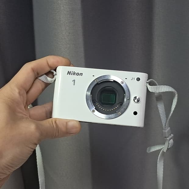 상태좋은 니콘 Nikon1 J1 미러리스 바디
