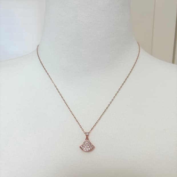 로즈골드 큐빅 부채 펜던트 목걸이 (새상품)