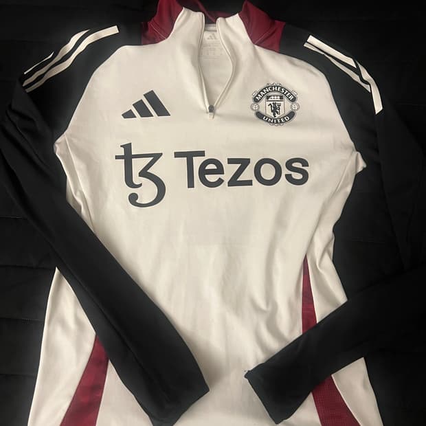 아디다스 맨유 트레이닝 탑 xs