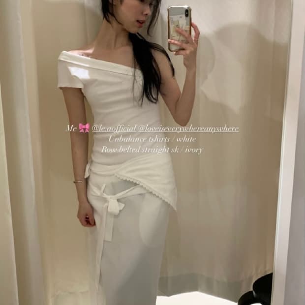[한정새상품]르에 lea 팝업 한정 하프 오프숄더 티셔츠