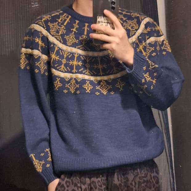 THREE FIFTY STANDARD 블루 골드 에스닉패턴 라운드넥 니트