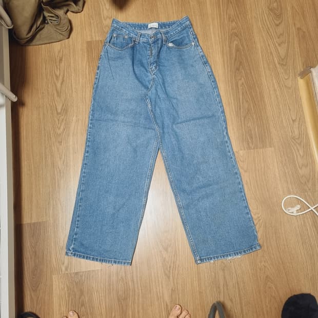 라이트 블루 워싱 데님 팬츠