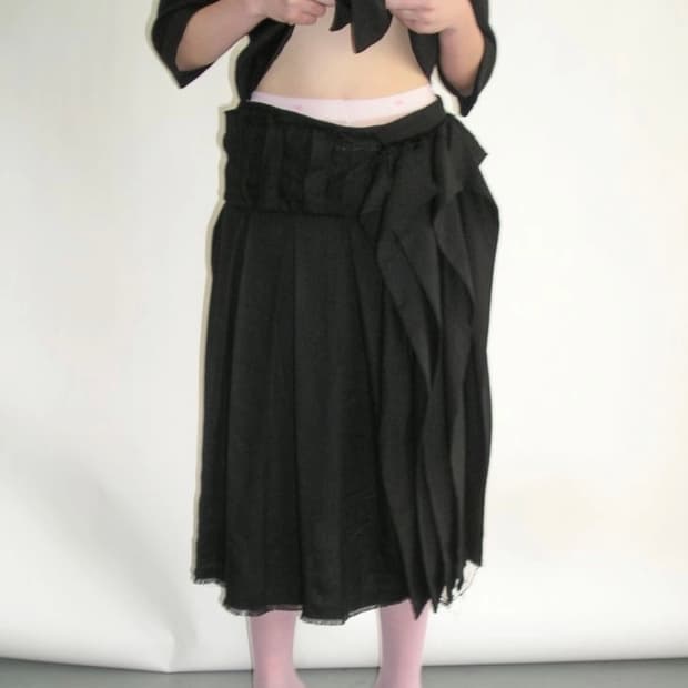 eonts 에옹쓰 offbeat pleats skirt 2025