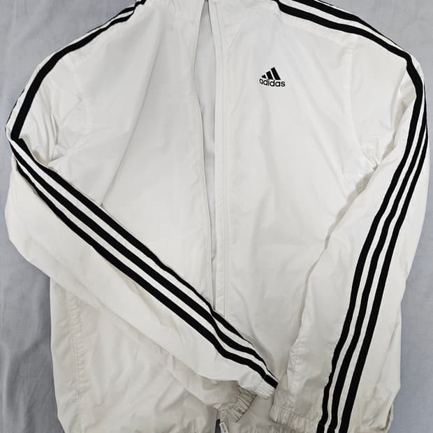 아디다스 화이트 바람막이