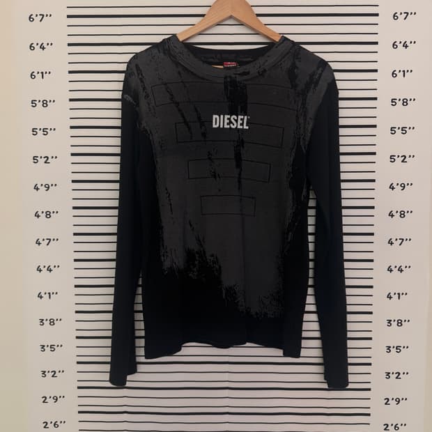 디젤(Diesel) 브로큰 그래피티 롱슬리브
