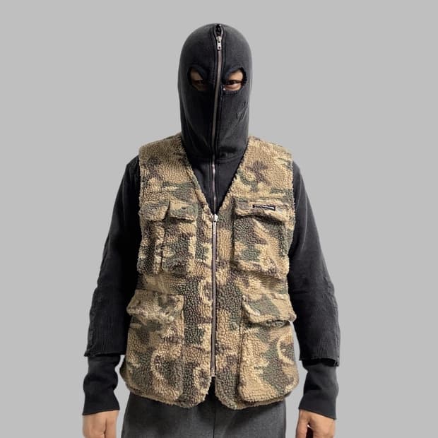 미발매 떠그클럽 양털 사막카모 멀티포켓 베스트