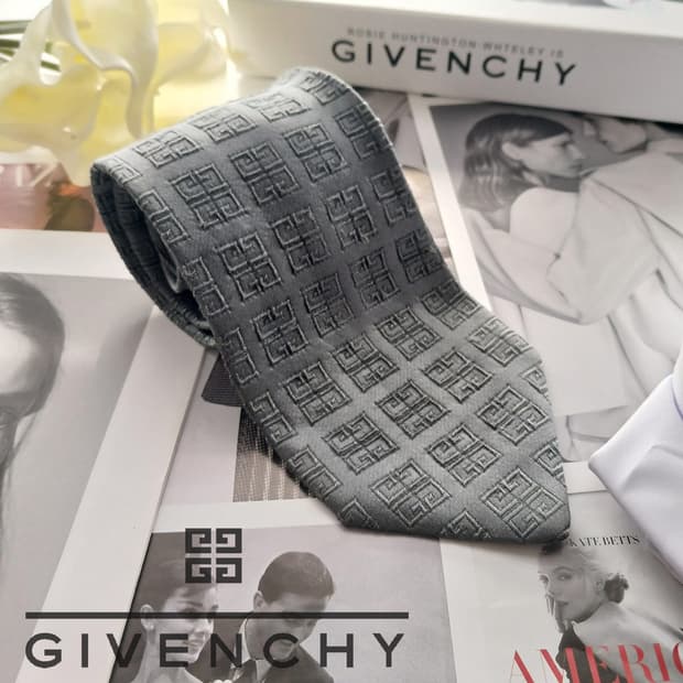 지방시 실크 그레이 로고 자카드 넥타이 9.6cm B등급 A18689
