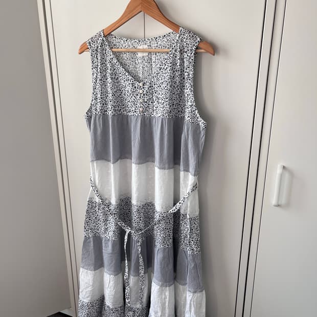 Claire 잔꽃 패치워크 스즈코 나시 롱 원피스