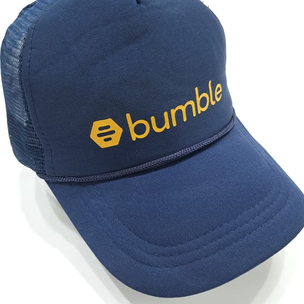 Bumble 로고 네이비 로프 메쉬 트러커캡 P1096